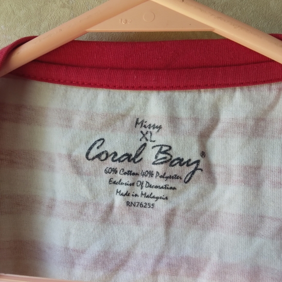 Coral Bay red and white shirt - Picture 2 of 2